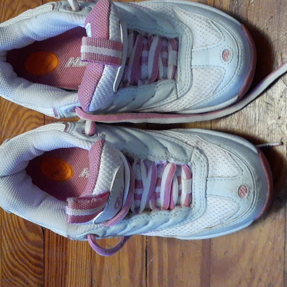 Girls sz 3 Heelys, like new condition